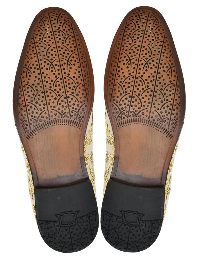 Cream Hand Zardozi Embroidery Jutti
