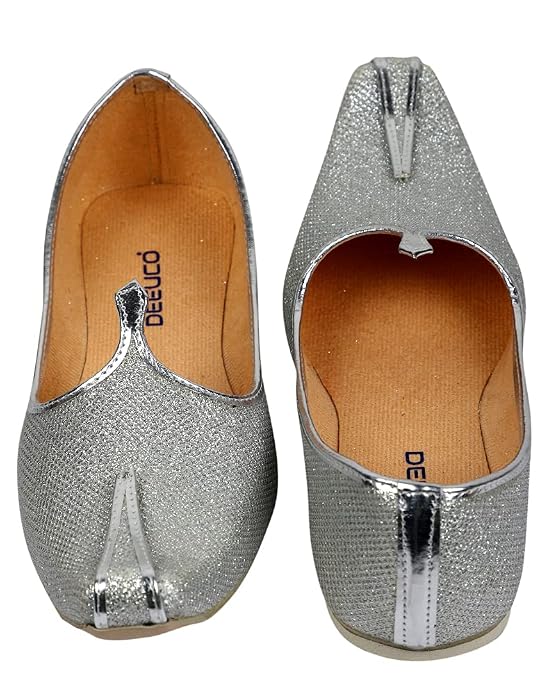 DEEUCO Men's Silver Ethnic Juttis
