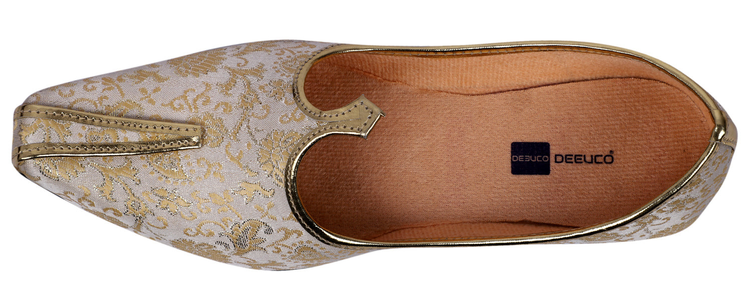 DEEUCO Men's Ethnic Cream N Golden Wedding and Sherwani Jutti, Mojari