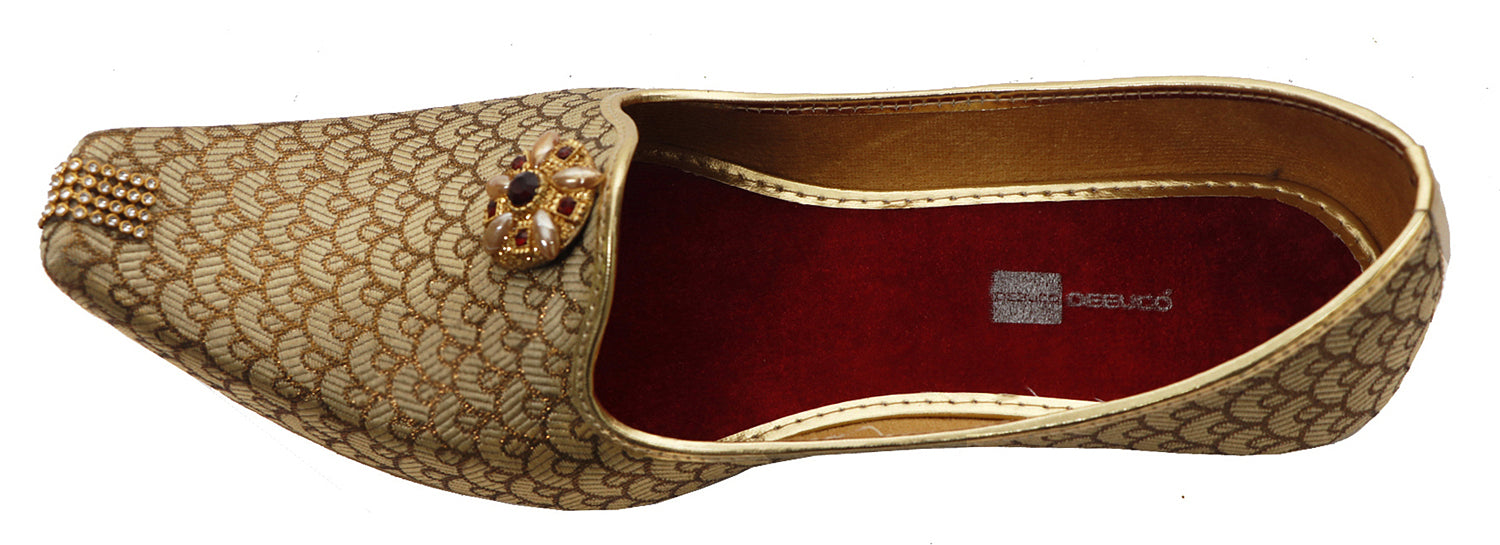 DEEUCO Men's Ethnic Cream with Golden Wedding and Sherwani Jutti, Mojari