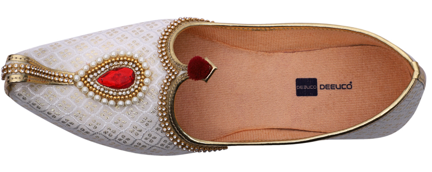 DEEUCO Men's Ethnic Cream N Golden Wedding and Sherwani Jutti, Mojari